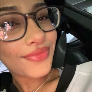 Meet your Posher, Amari